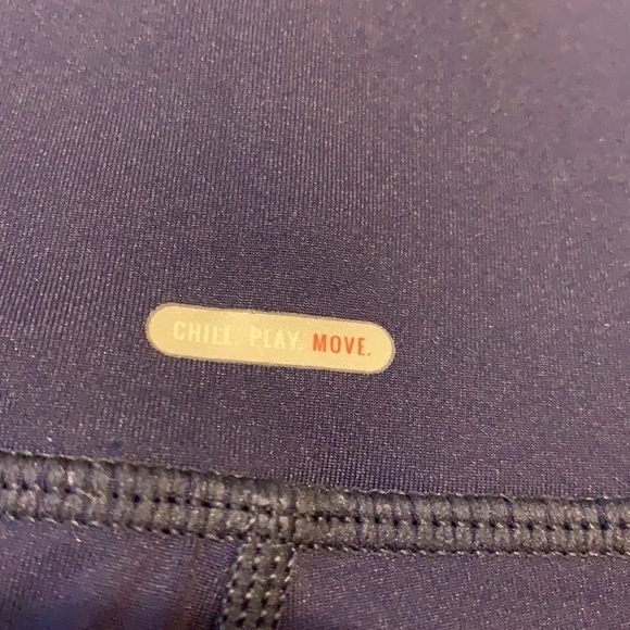 Aerie Chill Play Move leggings Navy flower overlay - Picture 3 of 6